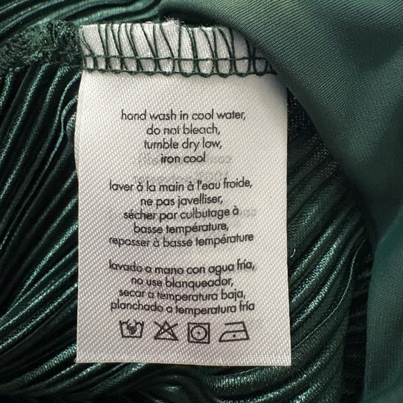 Onia Plisse Forrest Green Ribbed Flutter Sleeve Crop Blouse with Open Back. - Picture 15 of 16